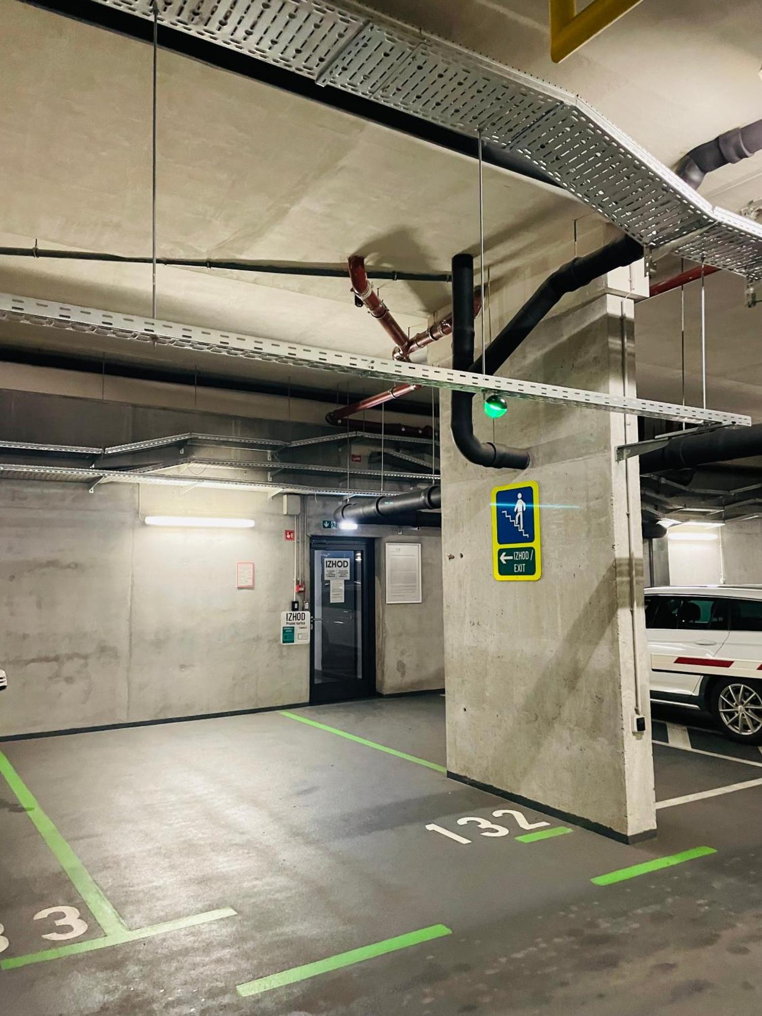 Finna New Apartment In Center Of Ljubljana Free Parking Bagian luar foto
